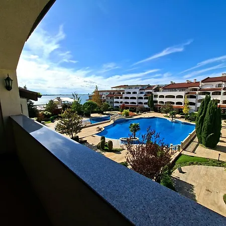 5-star Spacious Beachfront شقة سفيتي فلاس