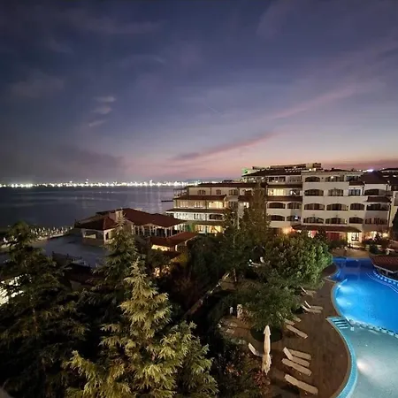 5-star Spacious Beachfront شقة
