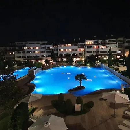5-star Spacious Beachfront سفيتي فلاس